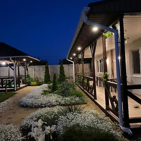 Hotel Три Кошки à TTchornomorsk Extérieur photo