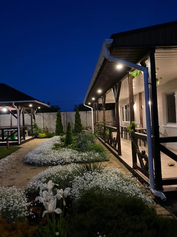 Hotel Три Кошки à TTchornomorsk Extérieur photo