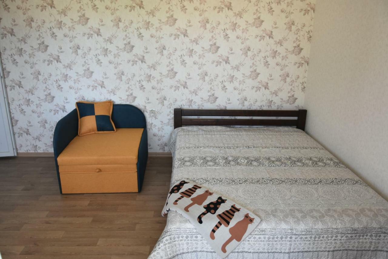 Hotel Три Кошки à TTchornomorsk Extérieur photo