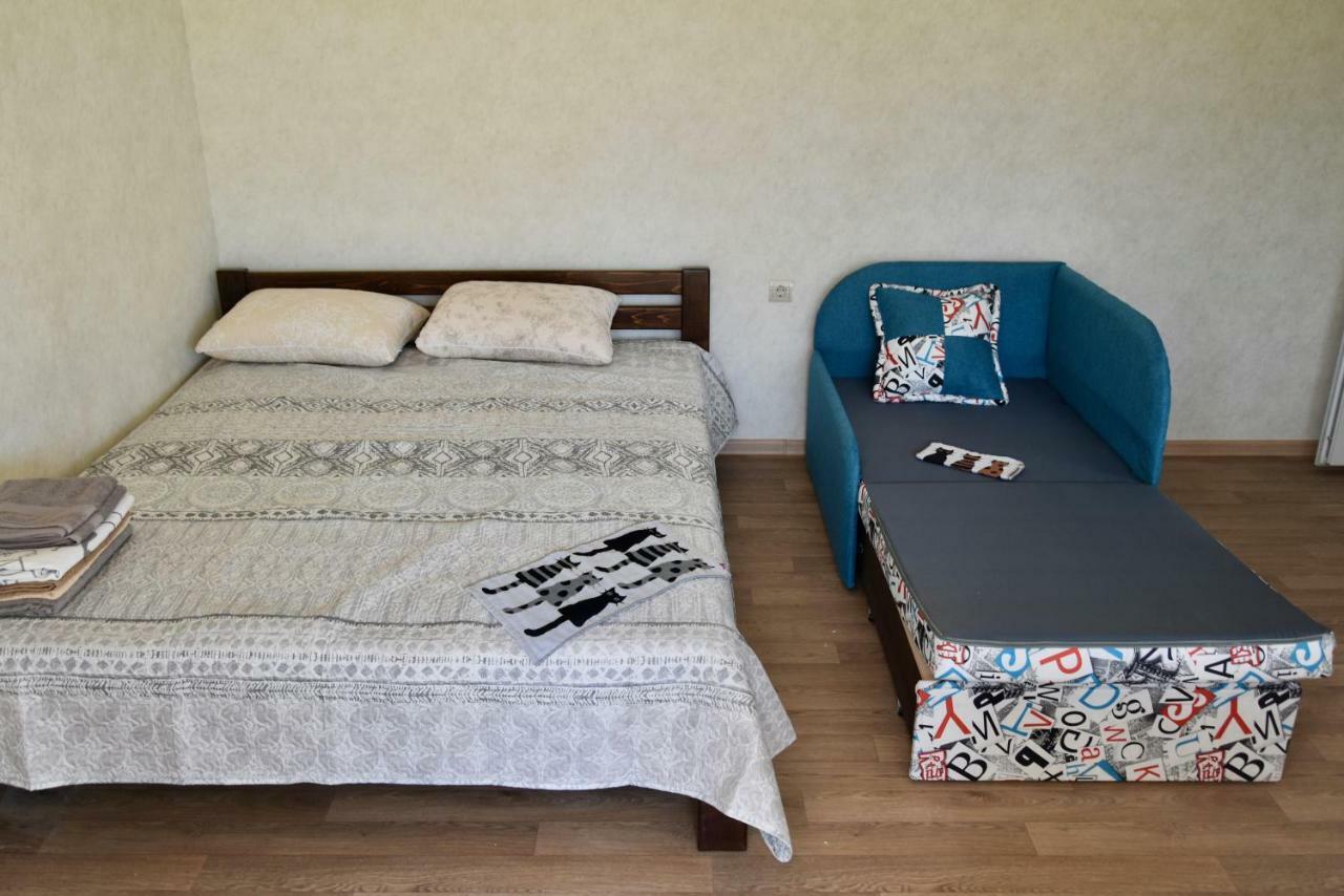 Hotel Три Кошки à TTchornomorsk Extérieur photo