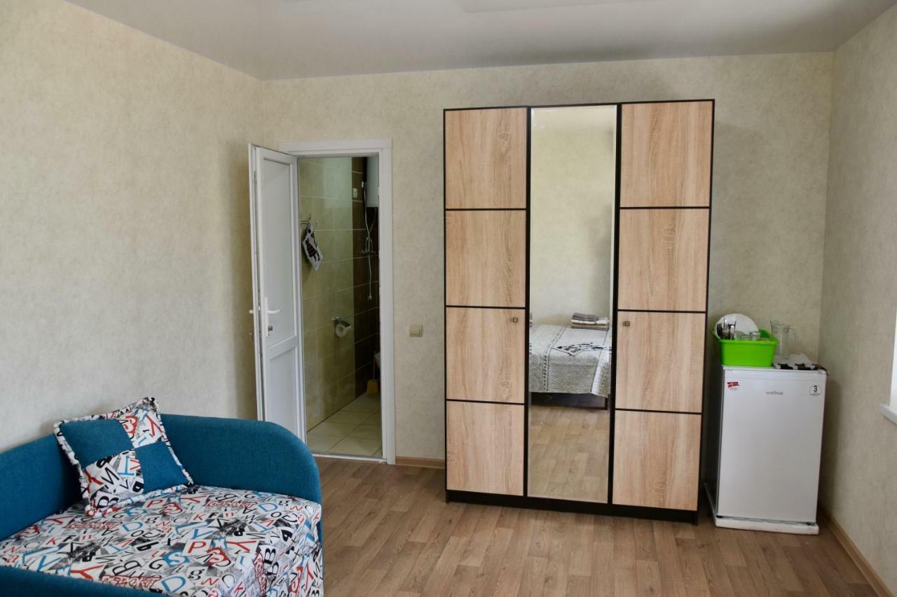 Hotel Три Кошки à TTchornomorsk Extérieur photo