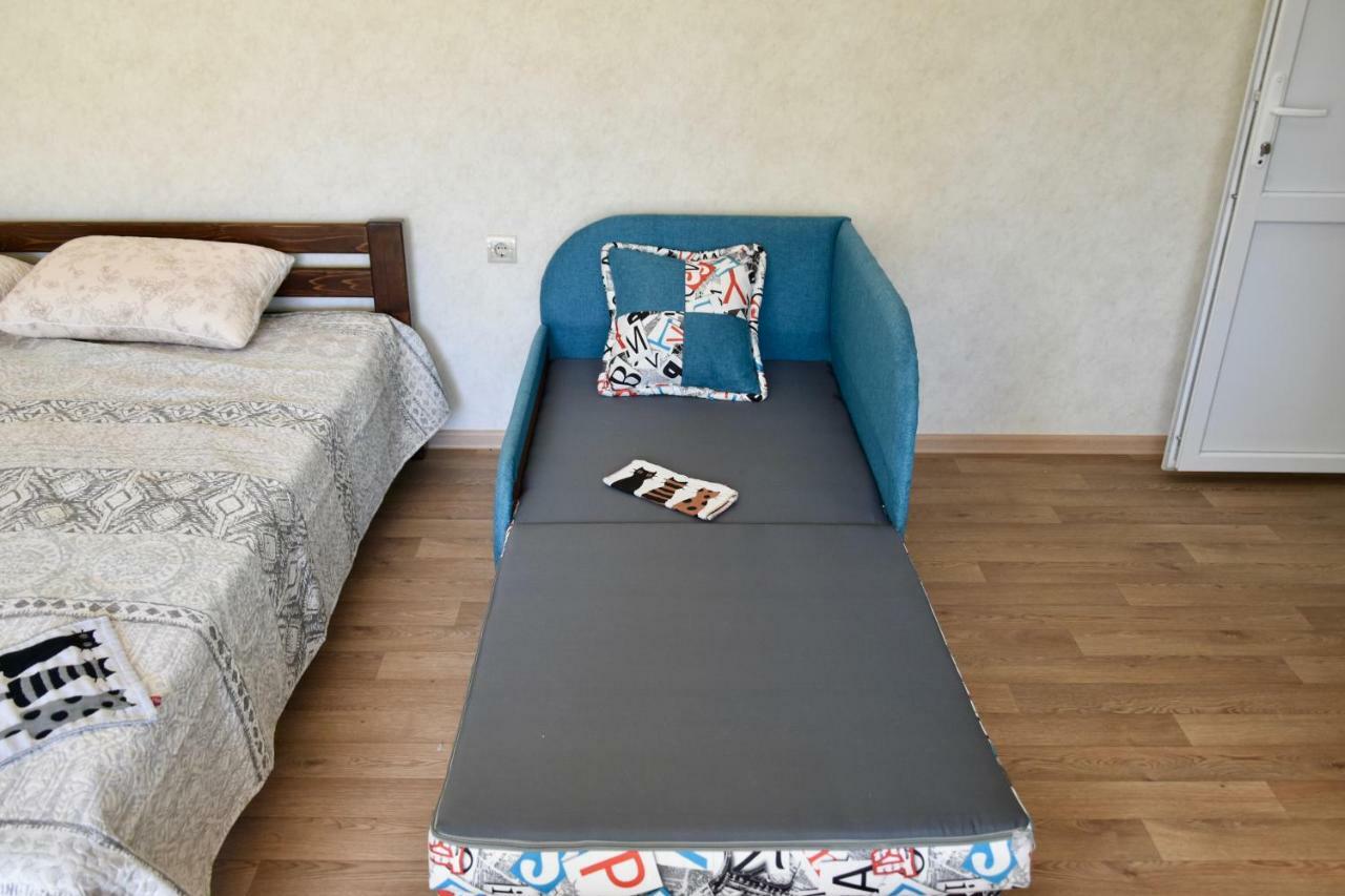 Hotel Три Кошки à TTchornomorsk Extérieur photo