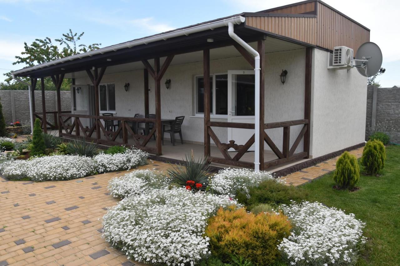 Hotel Три Кошки à TTchornomorsk Extérieur photo