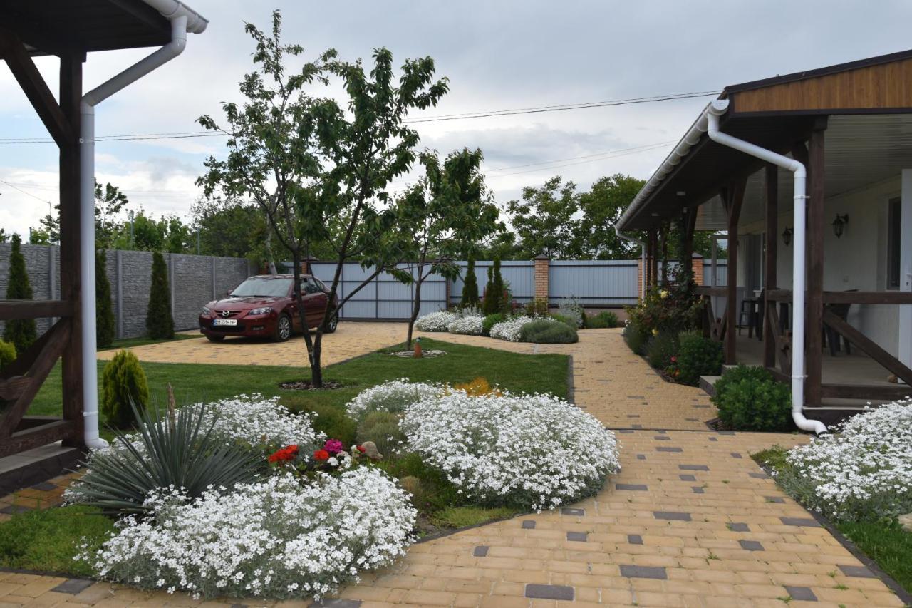 Hotel Три Кошки à TTchornomorsk Extérieur photo