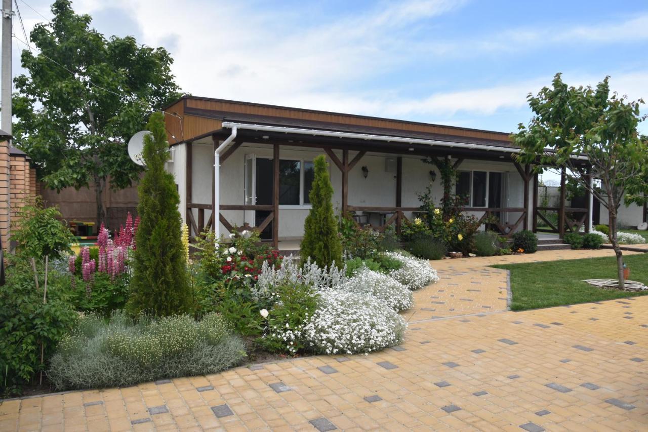 Hotel Три Кошки à TTchornomorsk Extérieur photo