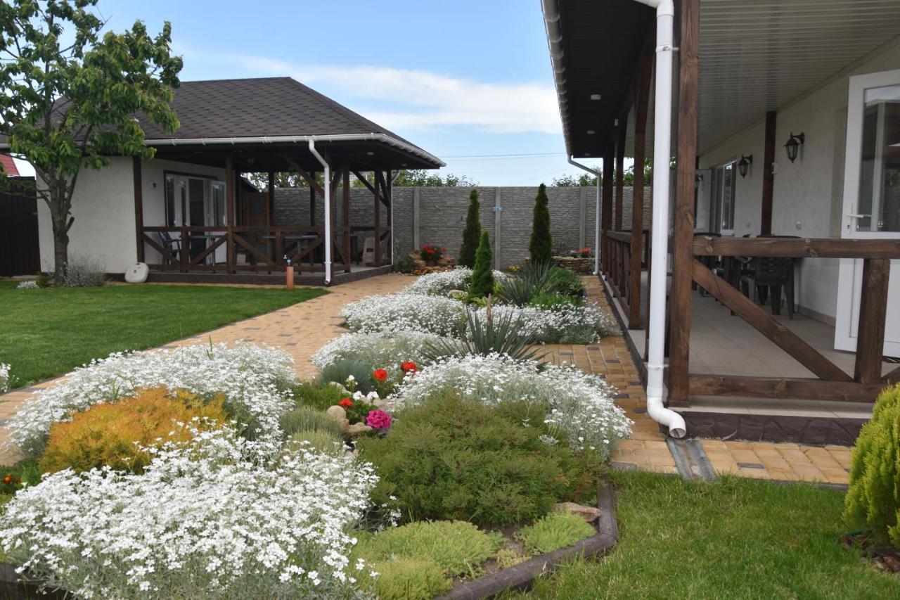 Hotel Три Кошки à TTchornomorsk Extérieur photo