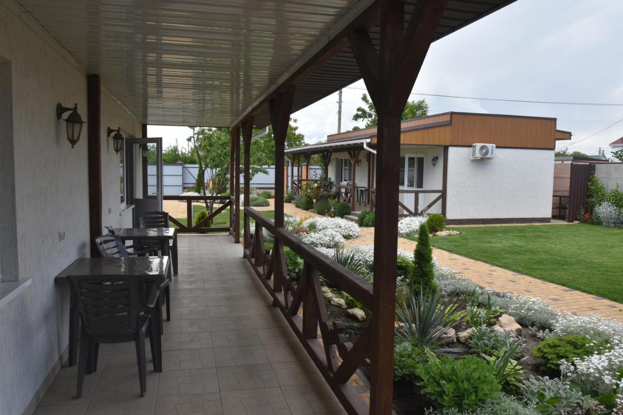 Hotel Три Кошки à TTchornomorsk Extérieur photo