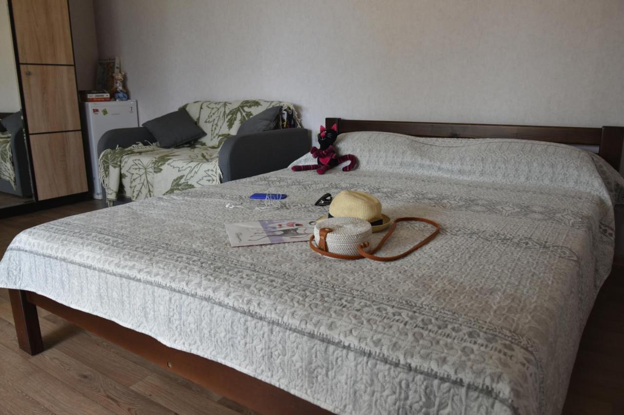 Hotel Три Кошки à TTchornomorsk Extérieur photo